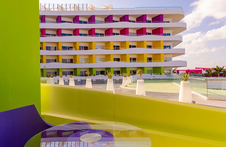 Couple’s Clothing-Optional Deluxe Ocean-View Tower Room Temptation Cancun Resort Cancún Couple’s Clothing-Optional Deluxe Ocean-View Tower Room Temptation Cancun Resort Cancún