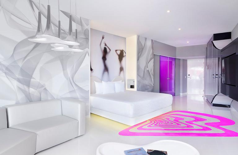 Couple’s Clothing-Optional Deluxe Ocean-View Tower Room Temptation Cancun Resort Cancún Couple’s Clothing-Optional Deluxe Ocean-View Tower Room Temptation Cancun Resort Cancún