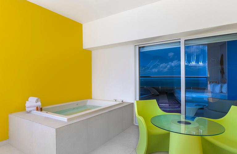 Couple’s Clothing-Optional Oceanfront Jacuzzi Tower Suite Temptation Cancun Resort Cancún Couple’s Clothing-Optional Oceanfront Jacuzzi Tower Suite Temptation Cancun Resort Cancún
